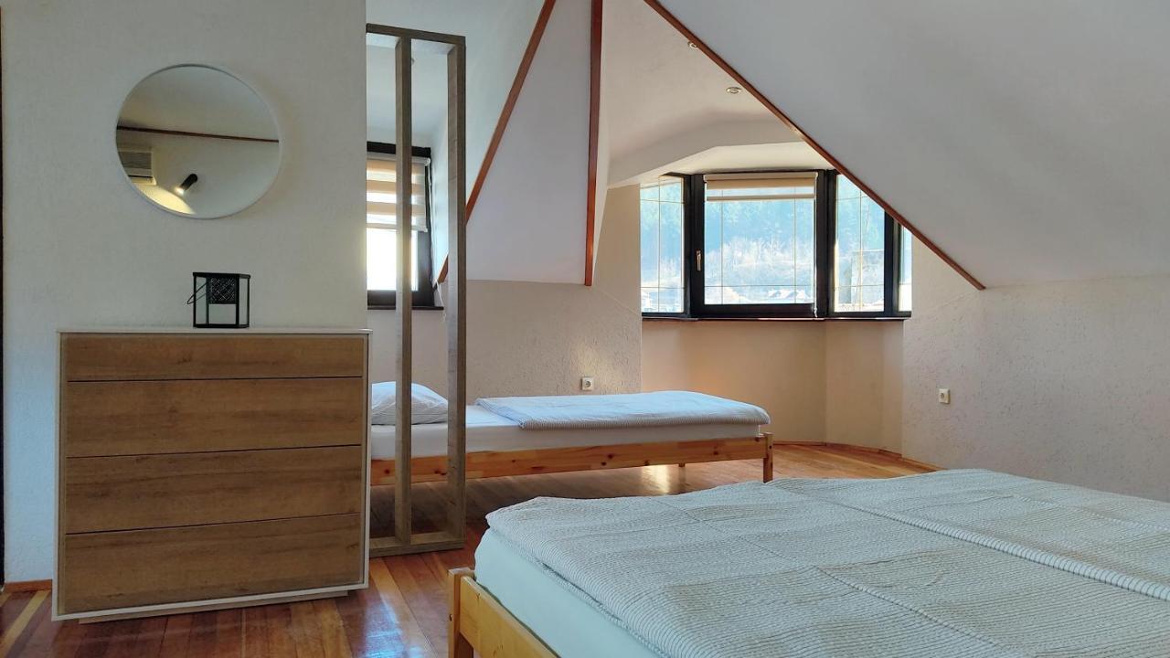 Network Apartment 亚伊采 外观 照片