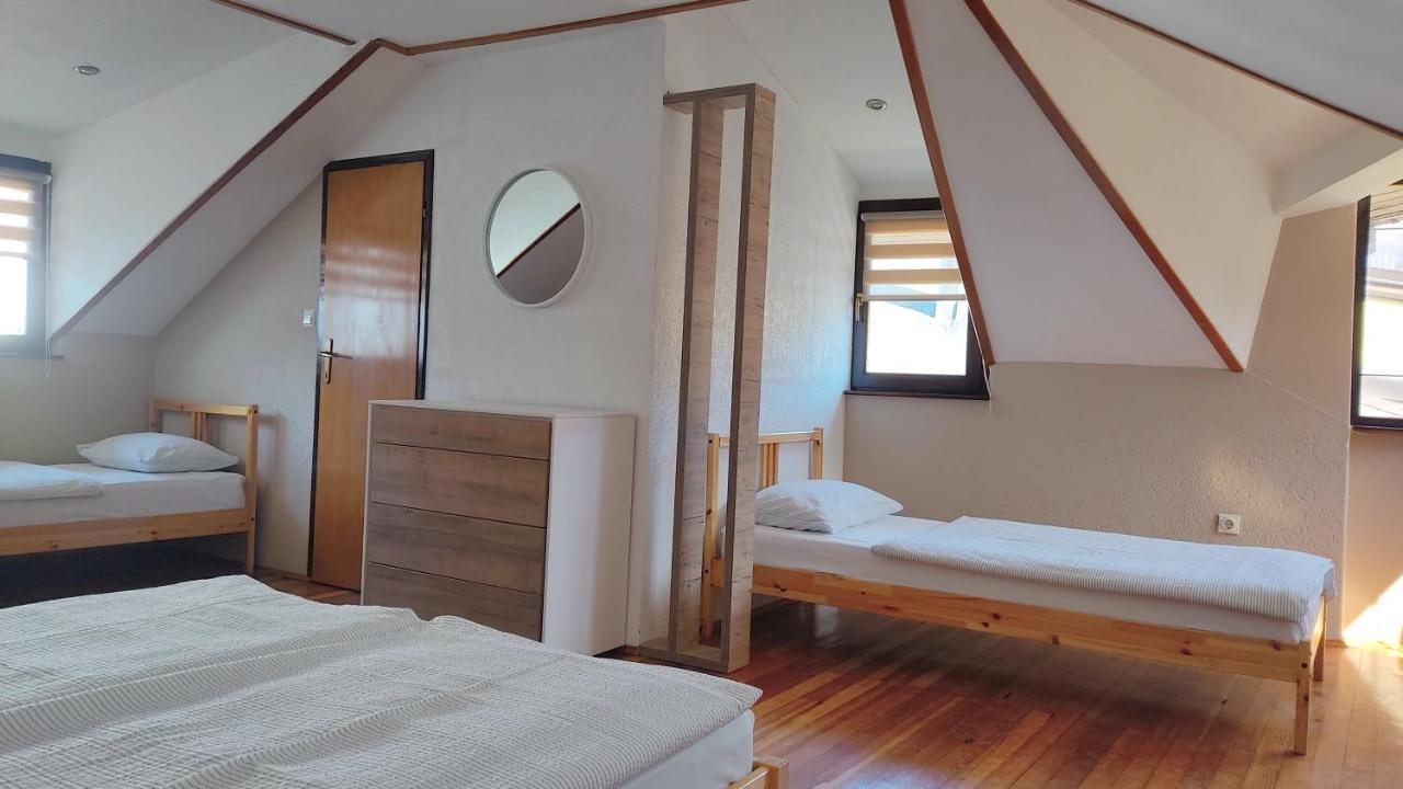 Network Apartment 亚伊采 外观 照片