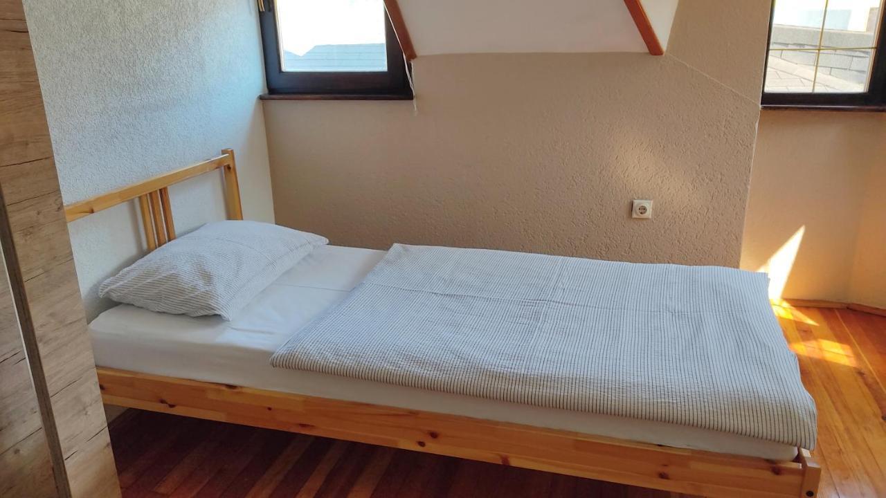 Network Apartment 亚伊采 外观 照片